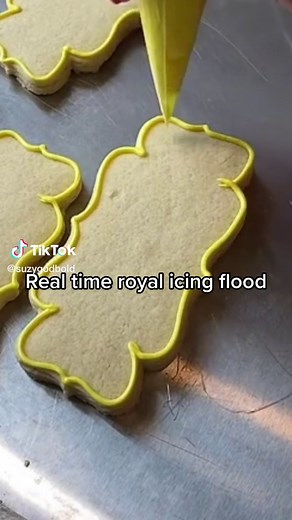 Real time royal icing flood for your viewing pleasure 😉. #decoratedsugarcookies #sugarcookie #royalicing #royalicingvideo #sugarcookietutorial #royalicingtutorial #cookies #realtimedecorating