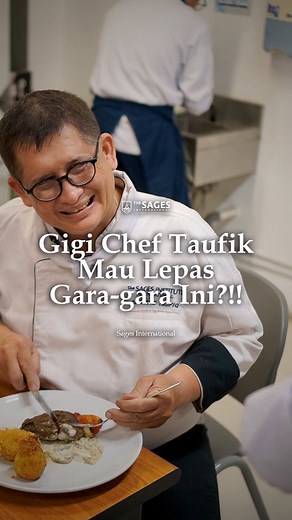 Mau lihat gigi Chef Taufiq mau lepas? tonton sampai akhir yaa 😱 FOR CULINARY STUDY & REGISTRATION INFO : 0817 173 288 | The Sages International www.sages.ac.id #akademisages #sagesacademy #diploma3 #chefschool #kuliahmasak