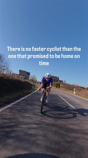 When the fear of an angry girlfriend kicks in 👻 #cycling #cyclingcommunity #cyclingvideos #cyclingmotivation #roadbike