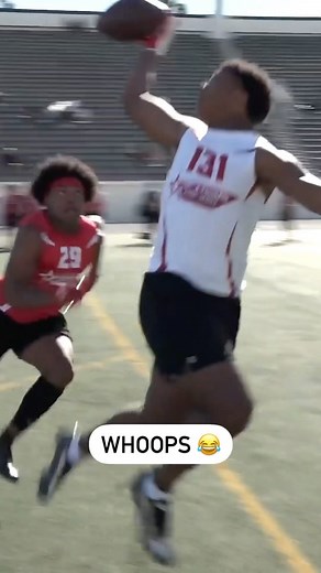 That’s not how it was supposed to happen 😂 . 🎥: @rivals_corey | Rivals
