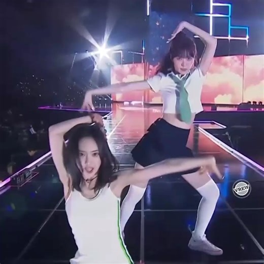 iPOP TV on Instagram: "Twinkle Twins by KiiKii and Hearts2Hearts. 키키.하츠투하츠/2025 SBS Gayo Daejeon Summer @ipoptv Watch the full performance with a 2-week FREE TRIAL! ▶ https://www.ipop.net/watch/700791 💬 Which member had the best dance moves in this collab? Tell us below! Create your own K-POP station & Listen for FREE here ▶ https://www.ipop.net/listen [Video Highlights] A dream collaboration has arrived! ✨ Members from KiiKii and Hearts2Hearts joined forces for a special unit stage, 'Twinkle T