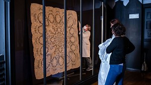Une pièce exceptionnelle rejoint le Musée Mode & Dentelles de Bruxelles - RTBF Actus