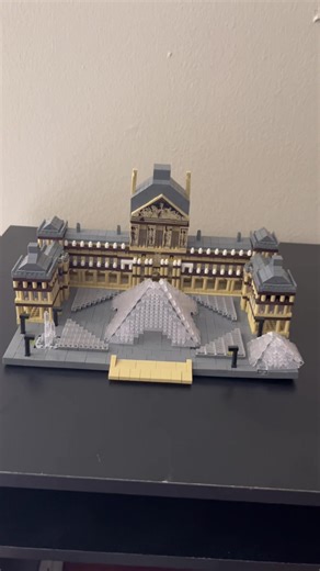 Construye tu propia París con Lego