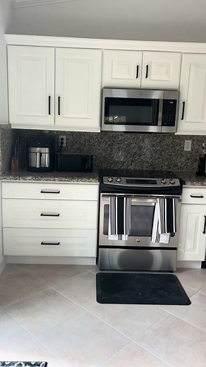 Kitchen Countertop Transformation ✨ the stunning before-and-after of this kitchen makeover! We bid farewell to the old, outdated countertops and welcomed the timeless elegance of Calacatta Quartz tops. 😍✨ The sleek, calacatta design adds an air of sophistication to their space. From meal prep to hosting friends, this new countertop is a game-changer. 🥂 If you’re dreaming of a kitchen upgrade, don’t hesitate to reach out to us! Call us For a free Kitchen Consultation 📞 (305) 828-1336 ✉️ Jdcarp