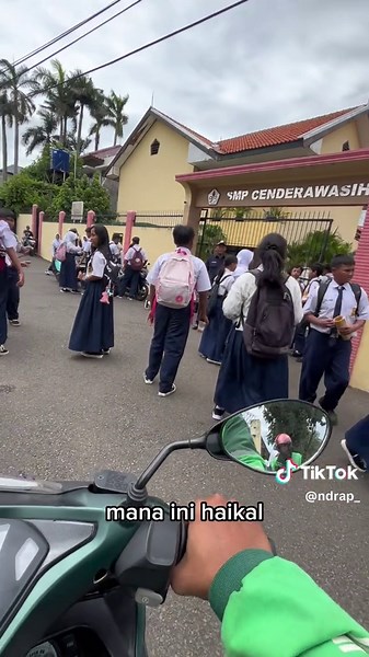 Lika-liku Ojek Online: Menjemput Haikal