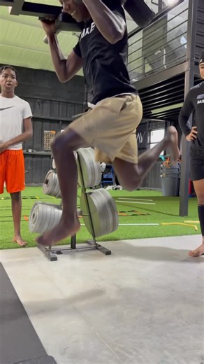 Akeem Gordon | Building athletes from scratch and strengthening the foundation here at VMR ACADEMY has been a consistent thing. Using a series of drills... | Instagram