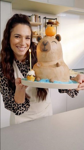 Ela's children's birthday cake 🥰 Capybara motif cake
