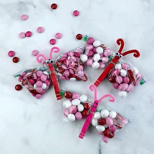 M&M VALENTINE BUTTERFLY TREATS...such cute little gifts to make!! Details: https://www.craftymorning.com/mm-butterfly-treats | Crafty Morning