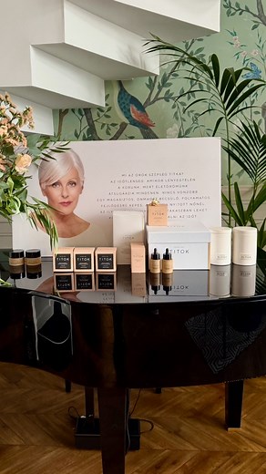 Pataki Ági TITOK on Instagram: "Egy hangulatos sajtó-reggeli keretében, csodálatos nők társaságában mutattuk be a Pataki Ági TITOK újabb fejezetét, a bőrápolási termékcsaládot. Winkler Nora kérdezett, Szabó Gal Bence (GAL Vitamin) és Budaházy Péter (Hélia-D) válaszoltak a szakmai kérdésekre. Jó volt őket hallgatni és érezni, milyen biztos kezekbe került az álmom. Drága Lányok! Köszönöm, hogy együtt ünnepeltetek velünk! #szépségésegészség #uralniazidőt"