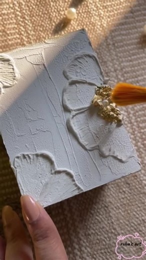 Diye pencil box with modeling paste 🩷 #tiktok #unfreezemyaccount #tiktokpakistan #foryoupage❤️❤️❤️foryou💞💞💜 #Love #foryoupage❤️❤️ #crafts #sketches #handmade #art #sketch #homedecore #modelingpaste