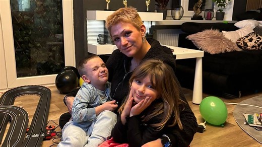 Zweifach-Mama hat seltenes Syndrom – innerhalb von drei Monaten saß Aliena (25) im Rollstuhl