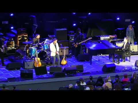 Rufus Wainwright : "Going to a Town" - Light Up the Blues Concert 2025 : Greek Theatre - Los Angeles