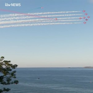 The Red Arrows took to the sky over Carbis Bay yesterday to perform for delegates at the G7 Summit in Cornwall. And they did not disappoint😍 🛩 | ITV News West Country