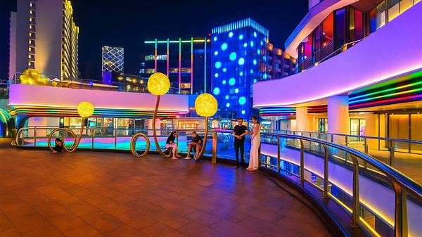 Amazing Mall in China Features a Massive Indoor Canal