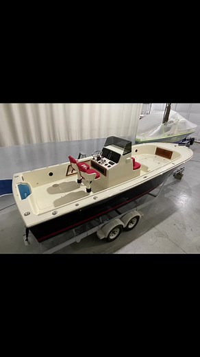 #greenscreen the transformation of the 23’ mako inboard restoration / rebuild crafted by RCS Yacht Refinishers#mako#boats#yacht#awlgripfinishes#awlgrip#centerconsolesonly#centerconsoles#fiberglasswork#boatpainting#infusion#composites#makoboats