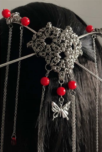 Details matter❤️ I can't wait to show you the full Hua Cheng cosplay✨ #chainmail #handmadejewelry #tgcf #huacheng #chainmailjewelry