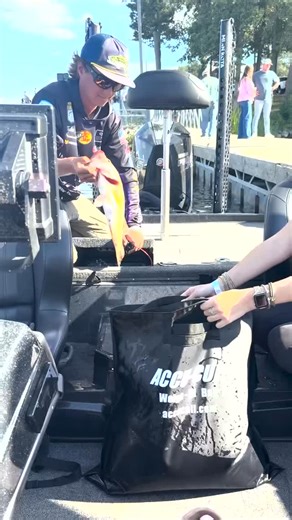 Tucker Smith bagging up his fish to weigh in on the final day of the Ultimate Angler Championship! #allbassnobull #bassfishing #Yamamoto | Bass365