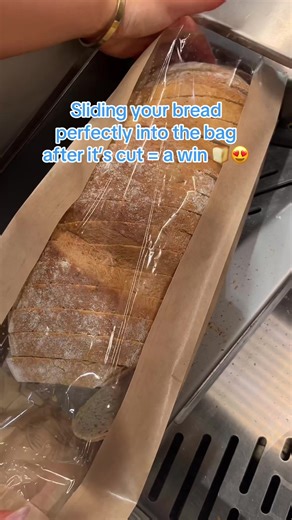 Perfectly Sliding Bread Into a Bag: A Simple Win