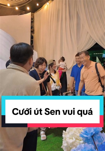 Đám cưới út Sen mà có mặt đông đủ mọi người như vầy thì quá là hạnh phúc luôn. Những tình cảm đáng quý này Min và út Sen rất trân trọng ạ. #minmặnmồi #FoodFestOnTikTok #AnCungTikTok