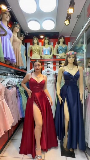 176K views · 2.5K reactions |  K-iros boutique estás en busca de tu vestido para promoción en color vino tinto somos tu tienda favorita con tendencia y modelos exclusivos pedidos al WhatsApp 940014295 #modachiclayo #vestidodegala #vestidosdefiesta #vestidosparapromocion #enterizoselegantes | K-iros Boutique | Facebook