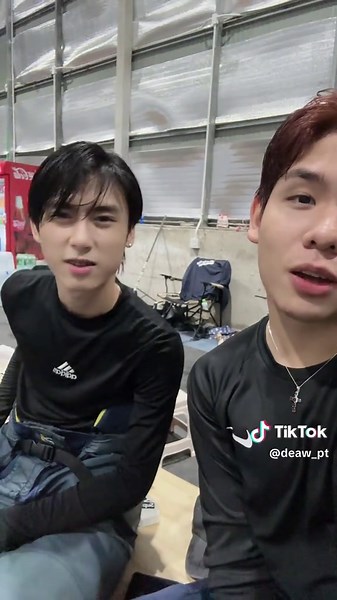 อัศวินผีเสื้อราตรี: ความสนุกใน Ice Hockey