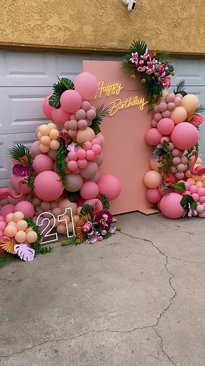 Tropical 21st Birthday Party 🌺 #21stbirthday #21stbirthdayideas #21stbirthdayparty #tropicalparty🌺🦩🍉 #tropicalparty #tropicaltheme #pinkparty #tropicalbackdrop #bichotaparty #bichotaseason #karolgparty