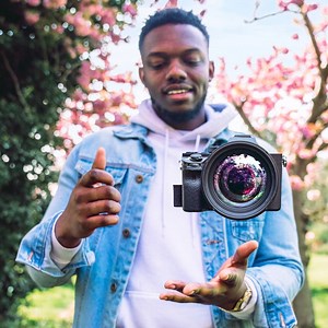 #GrandJeu Besoin d'une carte mémoire de grande capacité pour votre smartphone ou votre appareil photo numérique 📸 ? Votre mission : comptez le nombre de fois où la carte micro SD Samsung de 512Go tourne sur elle-même 🔎 Partagez votre réponse en commentaire et tentez de la remporter. Vous pouvez participer jusqu'au 1er mai 😁 | Bouygues Telecom