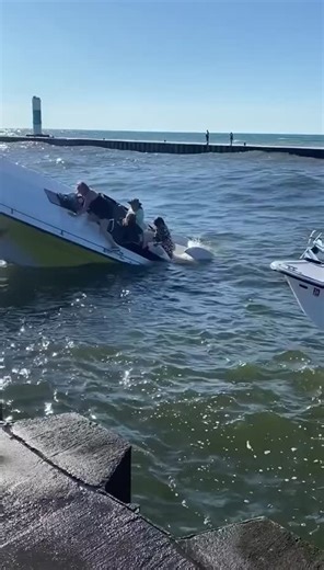 #boats #funny #boatfails #boatfail #boating #million #ocean #fyp