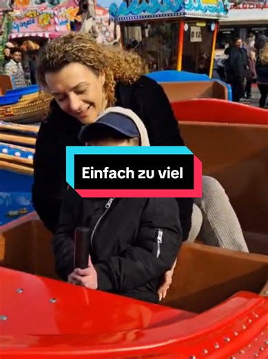 Geplant: Ein toller Tag auf dem Dom. 🎉 Realität: Es war zu laut, zu voll. Reizüberflutung. Wenn die Welt zu groß und zu laut wird, müssen wir sein sicherer Hafen sein 🫂 mit Papa an der Hand haben wir abgebrochen und sind nach hause. #neurodivergent #momtalk #foryoupagе #leben #Jason