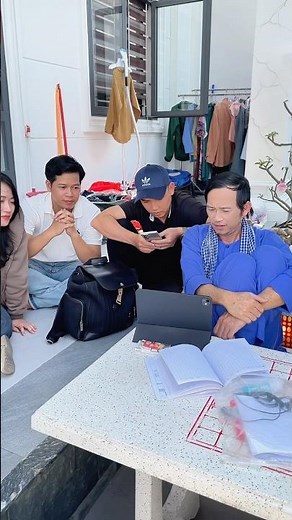 Watching Hoai Linh’s 30th Anniversary Stage Liveshow - Paris By Night 138