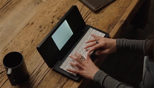 Zerowriter Fold distraction-free writing device has an E Ink display, mechanical keyboard and clamshell design (crowdfunding) - Liliputing