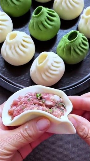 how to fold dumpling skin with seasoned ground meat filling folded in a unique way
