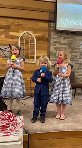 Sammy, Sarah, Abby and Adam singing at church ❤️ | CookingwithSammy