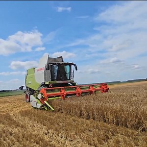 9.2K views · 444 reactions | Claas lexion wheat harvester reels today | Big Machines | Facebook