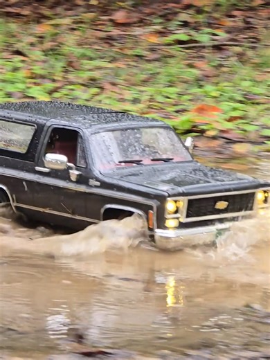 RC4WD K5 Blazer Custom Chassis Yota II Axle - off-road on a rainy day