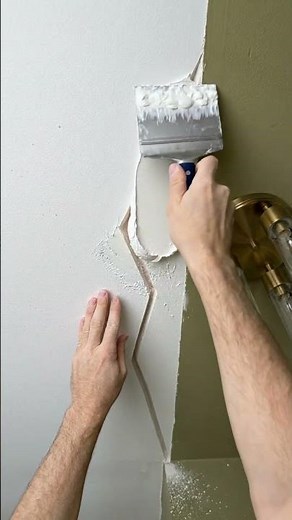 Repairing an ugly ceiling stress crack step-by-step so it disappears completely! 🛠️🏠
