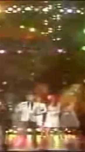 330K views · 10K reactions | "No Puedo Estar Sin Ti" de Paolo Salvatore No Puedo Estar Sin Ti es una canción romántica del cantante italiano Paolo Salvatore, lanzada en 1982. Se convirtió en un éxito rotundo en América Latina, especialmente en países como Chile, Argentina y México. La canción se caracteriza por su melodía pegadiza, su letra apasionada y la voz expresiva de Salvatore. | Maxivideos | Facebook