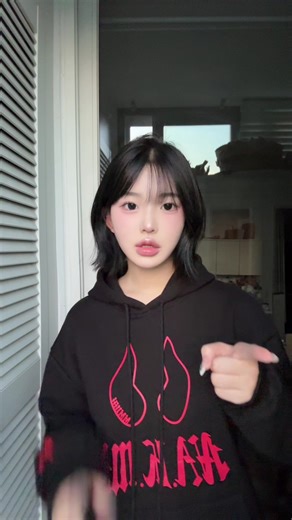 후드티 낼 올라온당..❕ 인스타에 나크마 치고 팔로우 꼬! 상품은 네이버 스토어에 올라올 예정입니둥