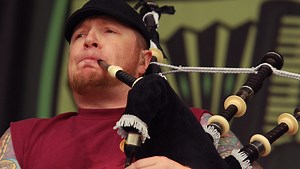 10 Greatest Modern Rock Songs About Getting Drunk