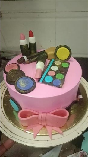 makeup kit cake#beautiful #vanilacakedecoration #cake