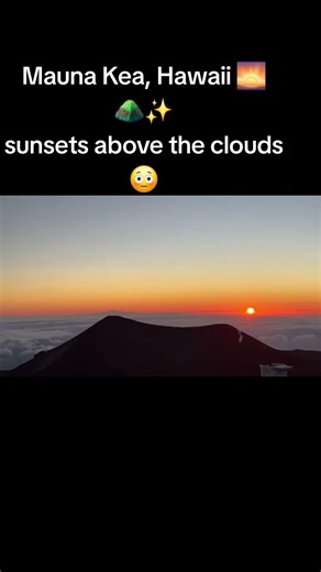 Sunsets Above the Clouds in Hawaii 🌅⛰️✨ Mauna Kea #Shorts