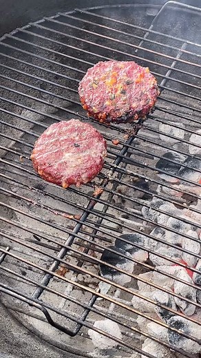 Grilling Burgers: Mastering Charcoal Grill Zones