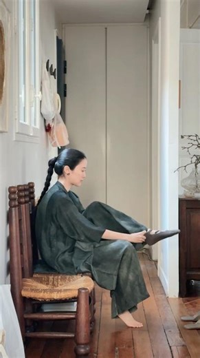 Just another Pilates #ootd with messy hair and dusty flooring 🕺🏼