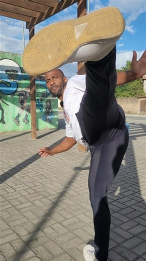 Capoeira Moves Br | #07 Básico Bem Feito. Descida básica, troca lateral e chapa giratória. #capoeiramvesbr #kafeteam #basicobemfeito #capoeira #capoeiramovies | Instagram