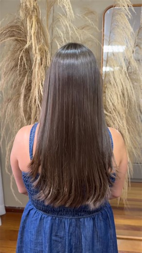 Pedro Simões | Botox capilar: tratamento que reduz o frizz, alinha os fios e repõe nutrientes essenciais, proporcionando mais brilho e suavidade ao... | Instagram