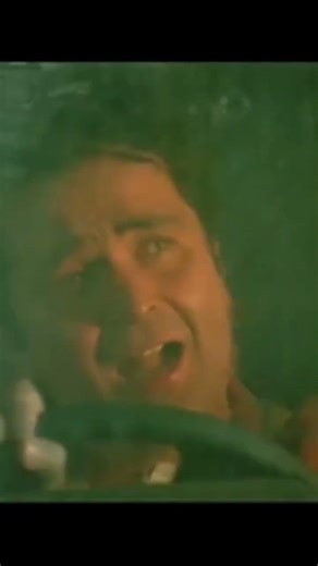 本利用压电瓷砖将脚步转化为电能_这些瓷砖捕捉来自你脚步的动能_当你行走时_你的重量和动作会对瓷砖产生 #Listenit