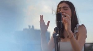 Carola on Instagram: "A propósito de que se estrenó #mulan. Puedes encontrar el video completo en mi feed y la canción en todas las plataformas digitales. • • #mulan #disney #disneyprincess #cover #coversong #disneycover #musica #music #singer #musical"