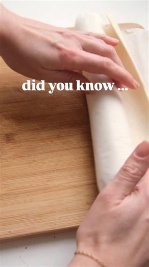 Pizza Roses 🌹 YES PLEASE 😍 These are so simple to make but taste incredible. The melted mozzarella with the crispy pastry and crispy pepperoni on top 😋👌🏻 Recipe below 👇🏼 1 sheet of puff pastry (I used GF @jus_rol) 50g pizza sauce (I mixed ketchup and tomato paste) 50g mozzarella (or more I'm not judging) 48 slices of mini pepperoni (2 packs) Egg, beaten Preheat the oven to 190°c (fan) and brush oil over a muffin tin. Cut the pastry into 6 even slices. Cover over with pizza sauce and sprin