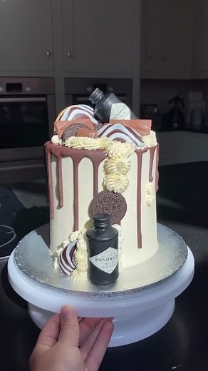 Unique Dripcake Recipes: Gin-Infused Birthday Cake Tutorial