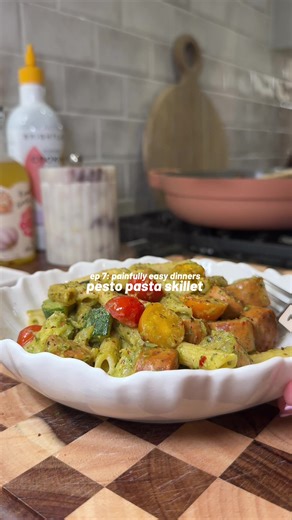 painfully easy pesto pasta skillet 🍅⭐️🧄recipe below! *serves 4* INGREDIENTS: - 1 pkg chicken sausage - 2 zucchini (chopped) - 1/2 white onion (diced) - 3 cloves garlic (minced) - 1 cup cherry tomatoes (halved) - Juice from half a lemon - 1/4 cup pesto - 1 pkg penne pasta (cooked) - 2 tbsps nutritional yeast - sea salt - red pepper flakes INSTRUCTIONS: - Start by dicing your onion and chopping your zucchini and chicken sausage - Then heat up your skillet over medium heat, add a drizzle of oil a